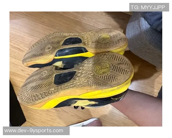 舔帅哥的足球鞋背后隐藏的青春记忆与热血梦想 舔帅哥的足球鞋背后隐藏的青春记忆与热血梦想