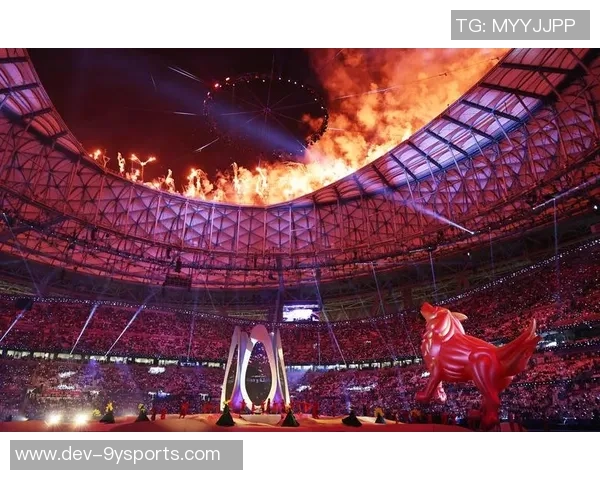 足球场上的学生裸奔事件引发热议引导我们思考体育精神与道德底线的关系 足球场上的学生裸奔事件引发热议引导我们思考体育精神与道德底线的关系