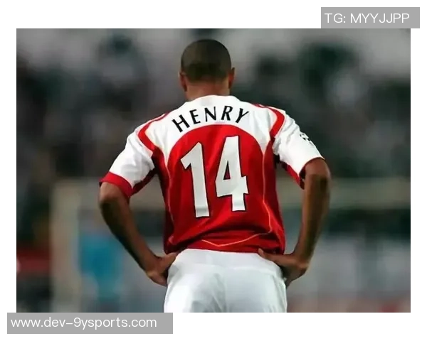 足球短裤翘的时尚魅力与运动表现如何完美结合的探讨与分析